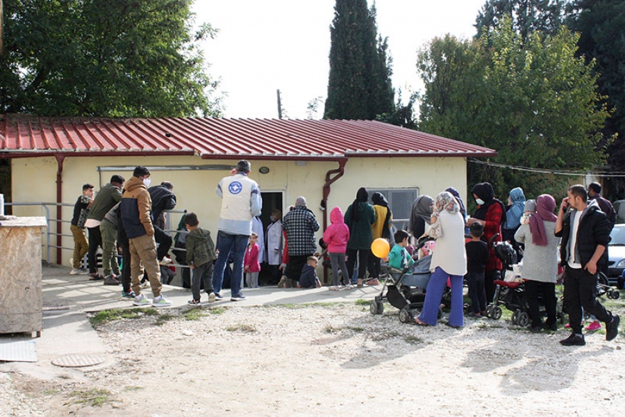 Επιστροφή στο 2015 – Βουλιάζει η Βόρεια Ελλάδα από μετανάστες – Γεμάτη η δομή «Ασημακοπούλου», πάνω από 800 στην Καβάλα