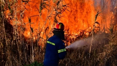 Εφιαλτική νύχτα στα πύρινα μέτωπα - Κρανίου τόπος το Πόρτο Γερμενό, ασύλληπτη καταστροφή - Στάχτη σπίτια στη Φωκίδα