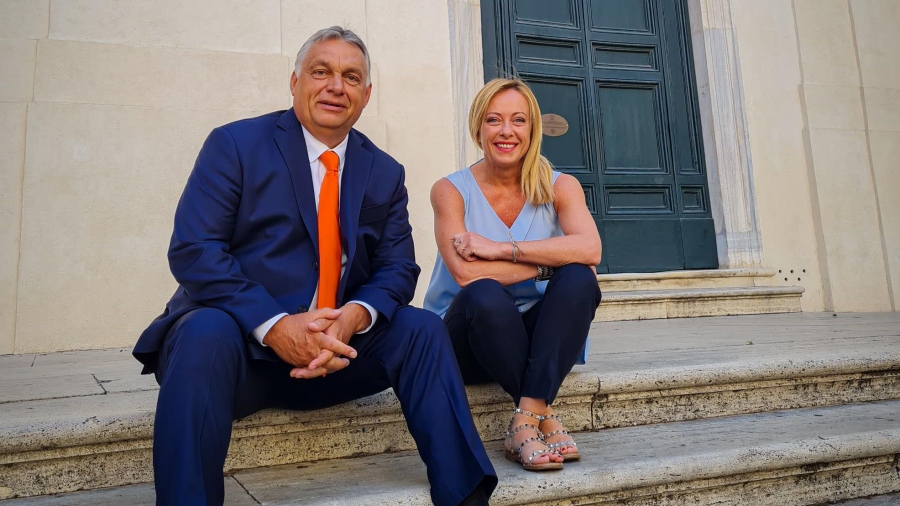Meloni προς Orban: Παλεύουμε για τις οικογένειές μας και τη θρησκεία μας - Οι μετανάστες δεν λύνουν το δημογραφικό