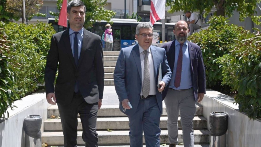 Μηνυτήρια αναφορά Ανδρουλάκη για την απόπειρα παγίδευσης του κινητού του τηλεφώνου στην Αρχή Προστασίας Δεδομένων