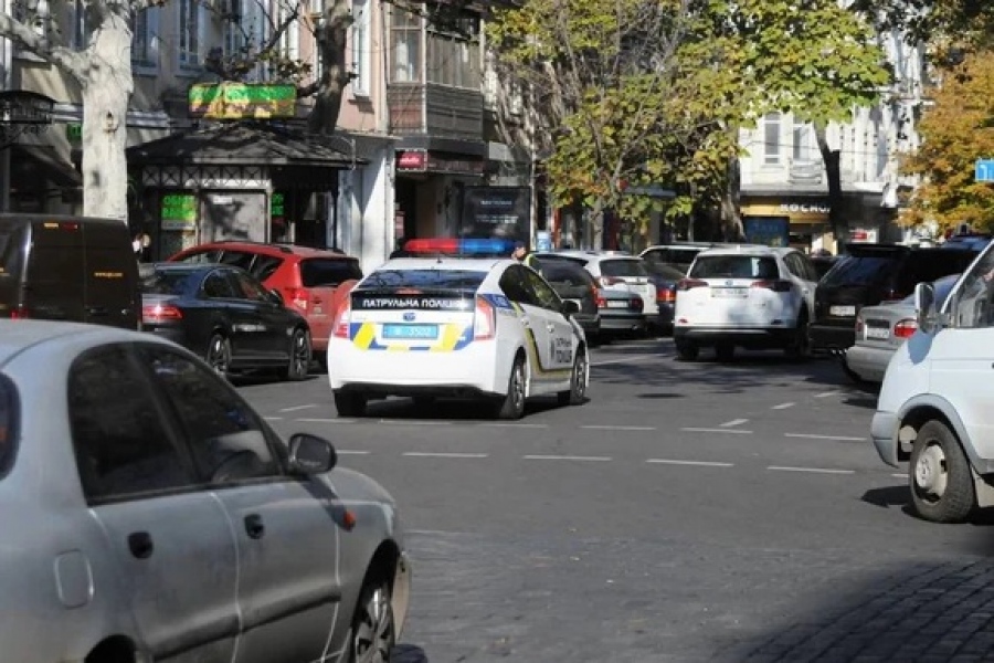 Απίστευτες σκηνές στην Οδησσό – Στρατολόγοι έριξαν δακρυγόνο σε οδηγό ταξί για να τον ακινητοποιήσουν και να τον επιστρατεύσουν