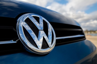 Κλυδωνίζεται η Volkswagen - Σταματά την παραγωγή λόγω κινεζικών περιορισμών στους ημιαγωγούς