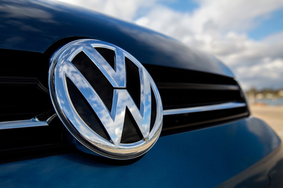 Κλυδωνίζεται η Volkswagen - Σταματά την παραγωγή λόγω κινεζικών περιορισμών στους ημιαγωγούς