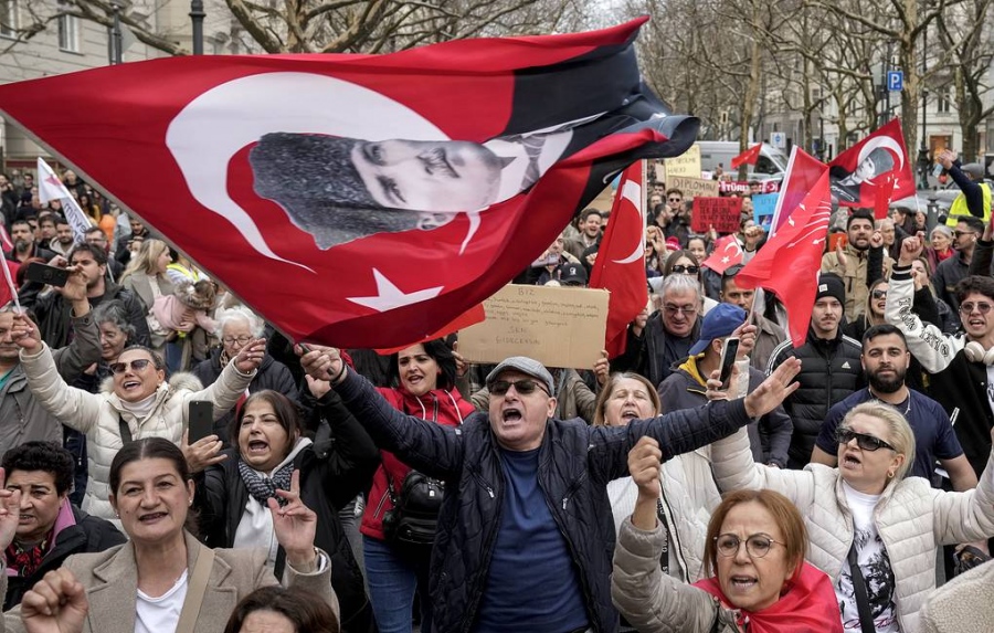 Ζούγκλα η Τουρκία, μεθοδεύεται ακόμη και ανατροπή Erdogan - Τρόμος και ατολμία στην Ευρώπη