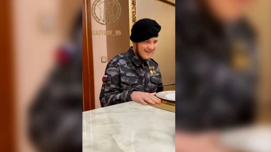 Επανεμφάνιση σοκ - Το βίντεο του Adam Kadyrov που έκανε τον γύρο του διαδικτύου και... έκλεισε τα στόματα Ουκρανών (vid)