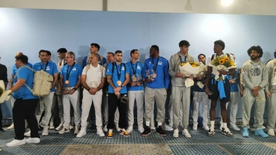 Η υποδοχή της Εθνικής Μπάσκετ στο αεροδρόμιο μετά το χάλκινο στη Λετονία