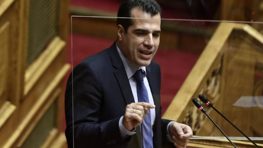 Πλεύρης: Εξετάζουμε τη διαγραφή προστίμων στους άνω των 60 ετών που τελικά εμβολιάστηκαν