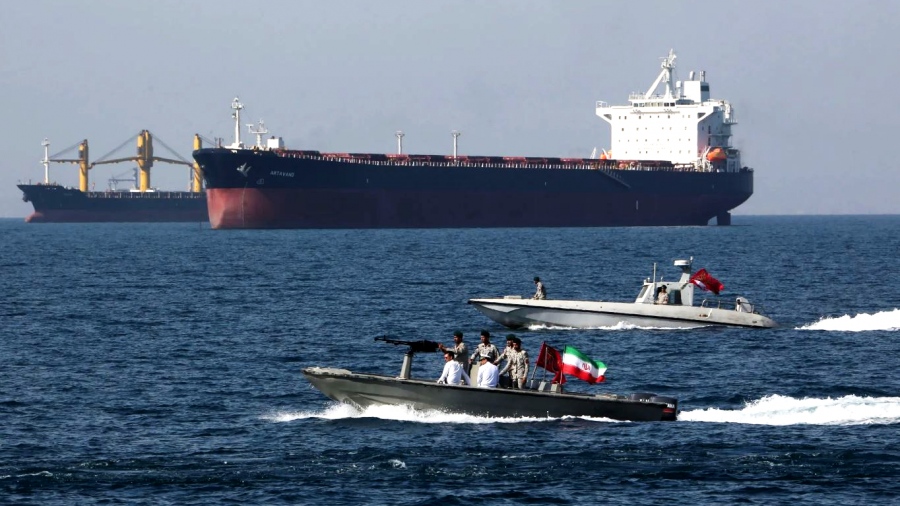 Στενά του Hormuz - Ο Trump εξετάζει το σπάσιμο του ιρανικού αποκλεισμού μέσω στρατιωτικής προστασίας στα τάνκερ