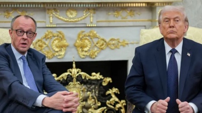 Neue Zürcher Zeitung: Ο Trump ταπεινώνει τον Merz και αποσύρει αμερικανούς από Γερμανία