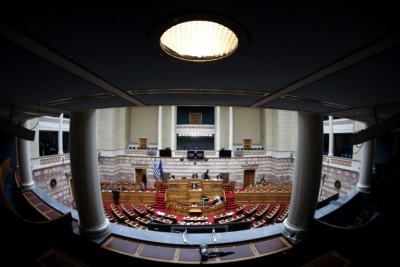 Κάτι τρέχει εδώ… Περίεργη τροπολογία δίνει τη δυνατότητα να επανεξεταστεί η επιμέλεια ανήλικων παιδιών… Κάποιοι δείχνουν την Κεφαλογιάννη…