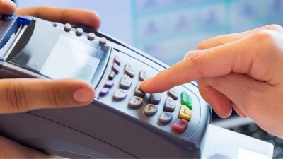 ΑΑΔΕ: Επιχείρηση καταγραφής των POS στην αγορά - Επόμενο βήμα η διασύνδεση με τις ταμειακές μηχανές