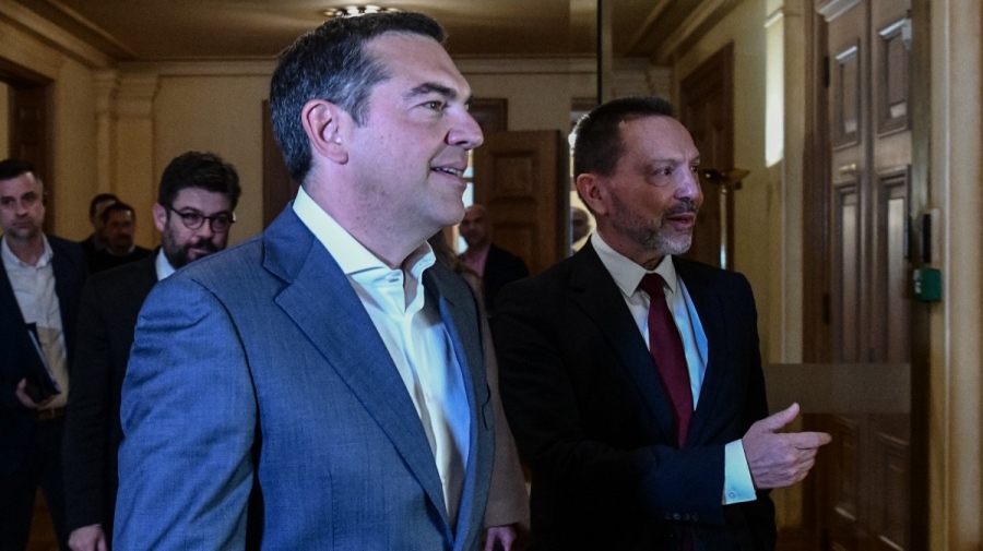 Μετωπική Τσίπρα - Στουρνάρα για Attica Bank - Οι «αθλιότητες του αποτυχημένου ΥΠΟΙΚ» και... οι μισές απαντήσεις του διοικητή της ΤτΕ