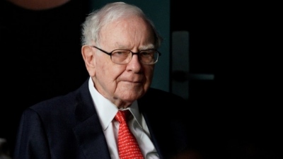 Τι τρέμει ο 95χρονος Warren Buffett - «Έρχεται η ώρα που όλοι θα τρέχουν στην έξοδο, το ντόμινο στις αγορές ξεκίνησε»