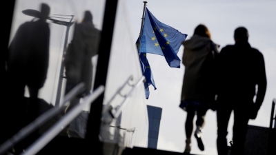 The ultimate deception – They want to “save” Ukraine with a Eurobond, while Greeks once stood in line for the breadline