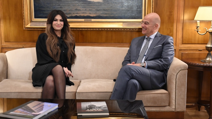 Η Kimberly Guilfoyle αποθέωσε τον Δένδια και τα μαχητικά της ελληνικής Πολεμικής Αεροπορίας