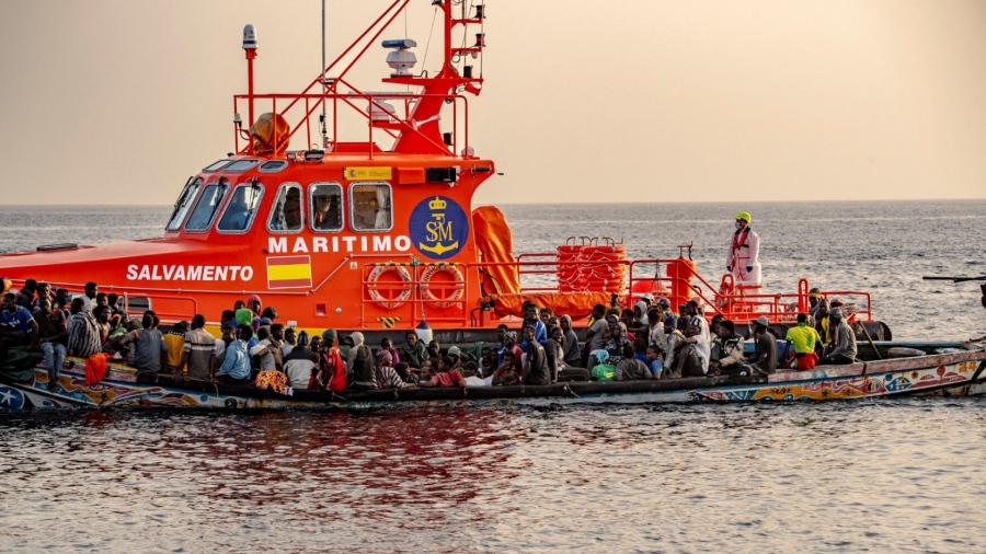 Σάλος στην Ισπανία - Οι μισοί «ασυνόδευτοι ανήλικοι» μετανάστες αποδεικνύονται ενήλικες - Στα όριά τους τα Κανάρια Νησιά