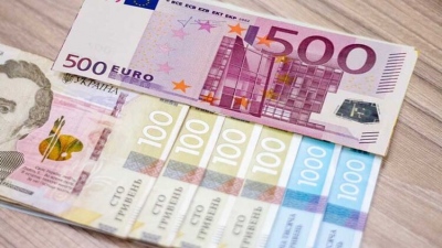 Σε ελεύθερη πτώση η γρίβνα: Εκτινάχθηκε σε ιστορικά υψηλά η ισοτιμία του ευρώ - Σήμα κινδύνου για την ουκρανική οικονομία