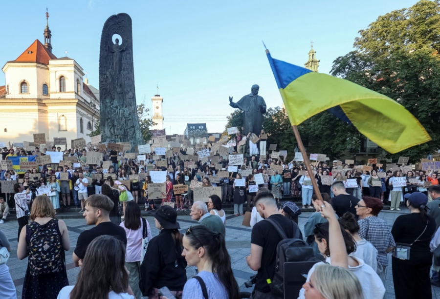 The Spectator: Οι διαδηλώσεις κατά της διαφθοράς στην Ουκρανία προκαλούν ανεπανόρθωτη ζημιά στον Zelensky