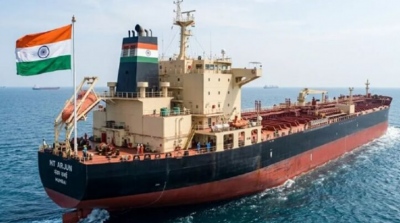 Hormuz - Το Ιράν φορτώνει στο νησί Kharg 2 supertakner με πετρέλαιο αξίας 400 εκατ. δολ., πέρασε ινδικό πλοίο