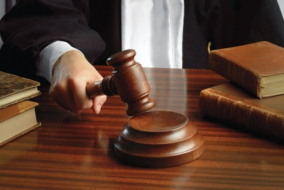Δεν επανέρχονται 13ος και 14ος μισθός στους δικαστές