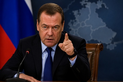 «Ο εγκέφαλος είναι πολύ μικρός»: Ο Medvedev έδωσε συμβουλές στα... «γαμήλια σκυλάκια» της Ευρώπης
