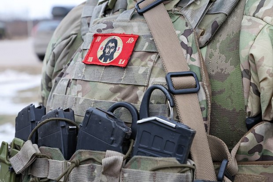 Ρώσος αλεξιπτωτιστής βρήκε ένα σημείωμα από τη μητέρα νεκρού Ουκρανού στρατιώτη - Αποφάσισε να εκπληρώσει την τελευταία ευχή