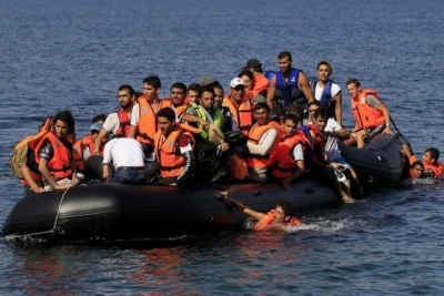 Τραγωδία νότια της Γαύδου - Τρεις νεκροί από ανατροπή λέμβου μεταναστών, διασώθηκαν 56