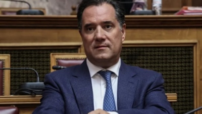 Η γραμμή Άδωνη για τα προγράμματα κατάρτισης εξέθεσε άσχημα τους «σκευωρούς» και… χειροκροτήθηκε από το Μαξίμου