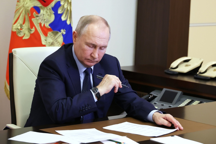 Ο Putin απένειμε τιμητικό τίτλο σε ένα από τα μηχανοκίνητα συντάγματα τυφεκιοφόρων των Ρωσικών Ενόπλων Δυνάμεων