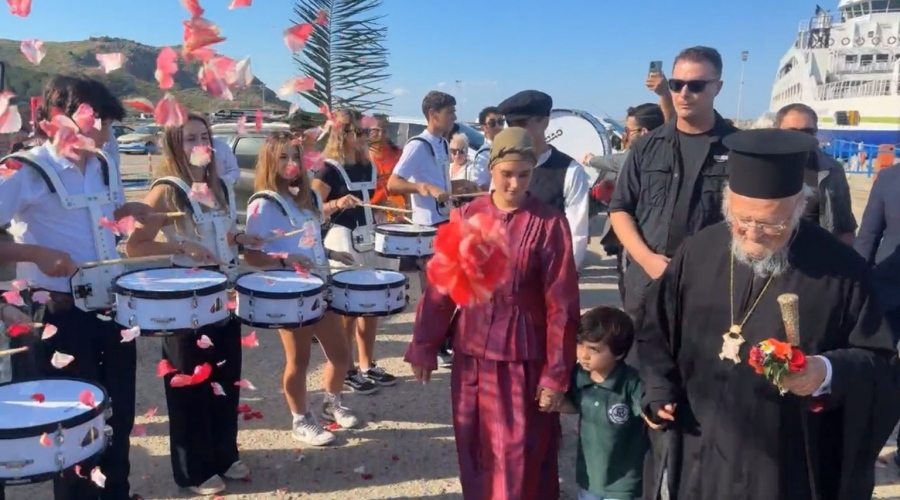 Συγκίνηση: O Οικουμενικός Πατριάρχης Βαρθολομαίος στην Ίμβρο - Κέρδισαν τις εντυπώσεις τα ελληνόπουλα που τον υποδέχτηκαν