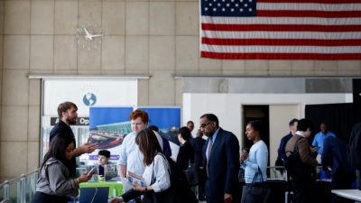 ΗΠΑ: Σταθερή στο 4,3% η ανεργία τον Απρίλιο 2026 - Αύξηση θέσεων εργασίας κατά 115.000
