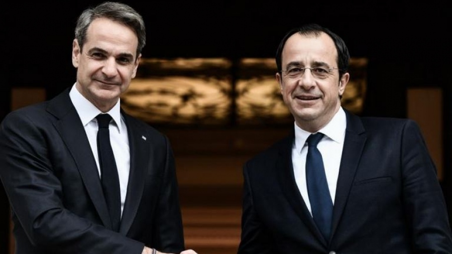 Με τον Χριστοδουλίδη συναντήθηκε ο Μητσοτάκης:  Άριστη η συνεργασία - Η Κύπρος θα αναλάβει το κόστος αναδάσωσης της Ρόδου