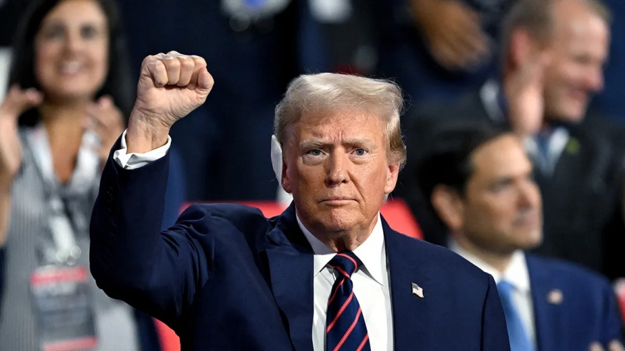 Μεγαλειώδης ομιλία Trump στο συνέδριο των Ρεπουμπλικάνων – «Δεν θα ήμουν εδώ… Στέκομαι χάρη στο Θεό», καμία αναφορά στον Biden