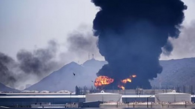 Η Fujairah στις φλόγες - Επίθεση σε δυτικό τάνκερ 14 μίλια ανοιχτά της Mina Saqr