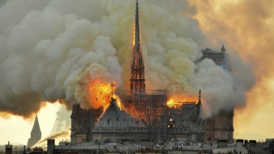 Από την Notre-Dame σε δεκάδες ιστορικούς ναούς: Η Γαλλία μετρά πληγές μετά τις φωτιές σε 2 ιστορικές εκκλησίες