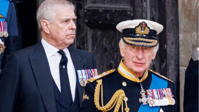 Οικογενειακή κρίση στο Buckingham - O Βασιλιάς Κάρολος σπάει τη σιωπή του μετά τη σύλληψη του Andrew
