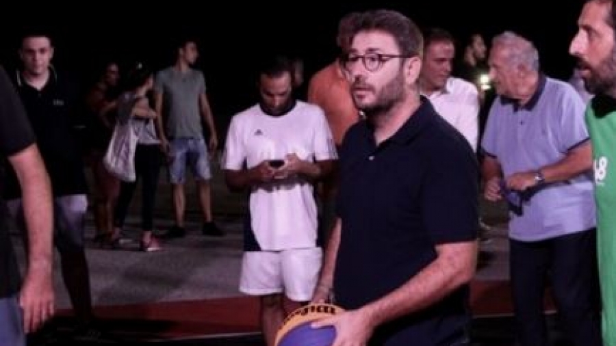 Με ρήξη χιαστού ο  Ανδρουλάκης - Μετά τη σύσταση των γιατρών η τελική απόφαση για την αποψινή του ομιλία
