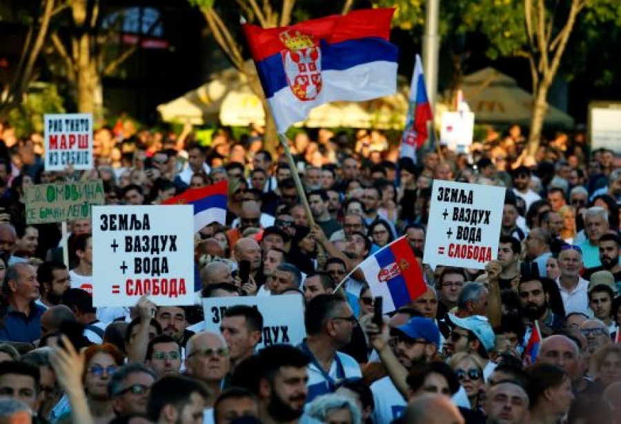 Κάτι συμβαίνει στην Ευρώπη –  Τεράστιες διαδηλώσεις σε Σερβία, Ουγγαρία -  Μήπως η οργή... κρύβει έγχρωμες επαναστάσεις