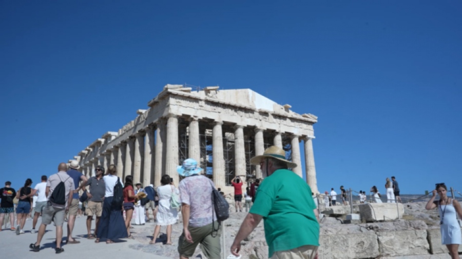 Σοκ στην Ακρόπολη - Άνδρας έβγαλε μαχαίρι, επιτέθηκε και χτύπησε αμερικανούς τουρίστες
