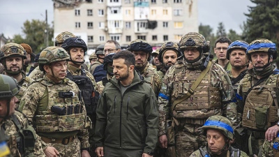 Είναι μεγάλος κουβαρντάς ο Zelensky - Αυξάνει το μισθό των στρατιωτών κατά... 132 hryvnias το μήνα