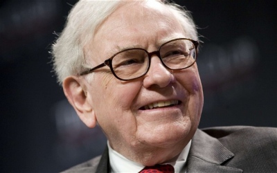 Απίστευτο… Ο «σοφός» Buffett περιμένει το χάος – Έχει δύναμη πυρός 373 δισ. την ώρα που καταρρέουν οι αγορές