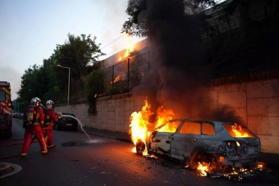 Βίαιες διαδηλώσεις στα προάστια του Παρισιού μετά την αστυνομική δολοφονία 17χρονου - «Συγκλονισμένος» ο Macron