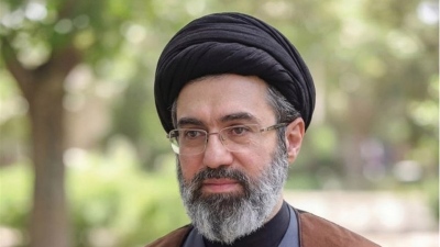 Ισχυρό μήνυμα Khamenei: Η δύναμή μας δεν είναι μόνο ο στρατός – Επιστήμη και εργασία τα 2 «φτερά» του Ιράν