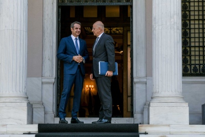 Τεταμένες οι σχέσεις Δένδια – Μαξίμου: Μήνυμα Μητσοτάκη θα πάω για τρίτη θητεία, ενοχλεί η αποδοχή Δένδια στο εθνικό κοινό