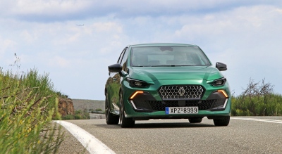 Δοκιμάζουμε το πλουραλιστικό Renault Clio E-Tech 160 PS