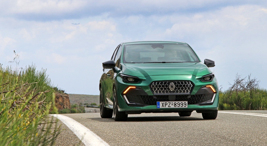 Δοκιμάζουμε το πλουραλιστικό Renault Clio E-Tech 160 PS