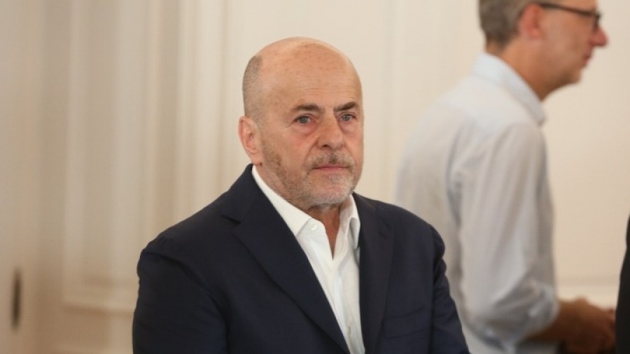 Behind the scenes – Alafouzos's fury over the foul odor and the attack on the government regarding a specific shipowner