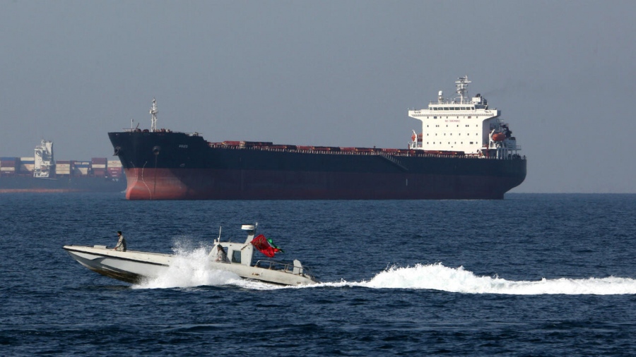 Το IRGC ανέφερε έκρηξη σε δεξαμενόπλοιο που προσπαθούσε να διασχίσει το Στενό του Hormuz, 3 τανκερ παραβίασαν τις εντολές