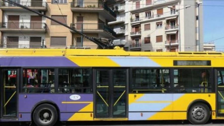 Αθήνα: Φωτιά από βλάβη σε τρόλεϊ - Καθυστερήσεις σητν κυκλοφορία των οχημάτων