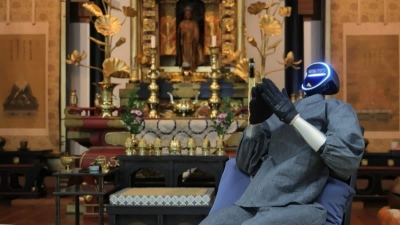 Το «Buddharoid» ρομπότ-μοναχός: Η Τεχνητή Νοημοσύνη εισβάλλει και στον... βουδισμό (Vid)
